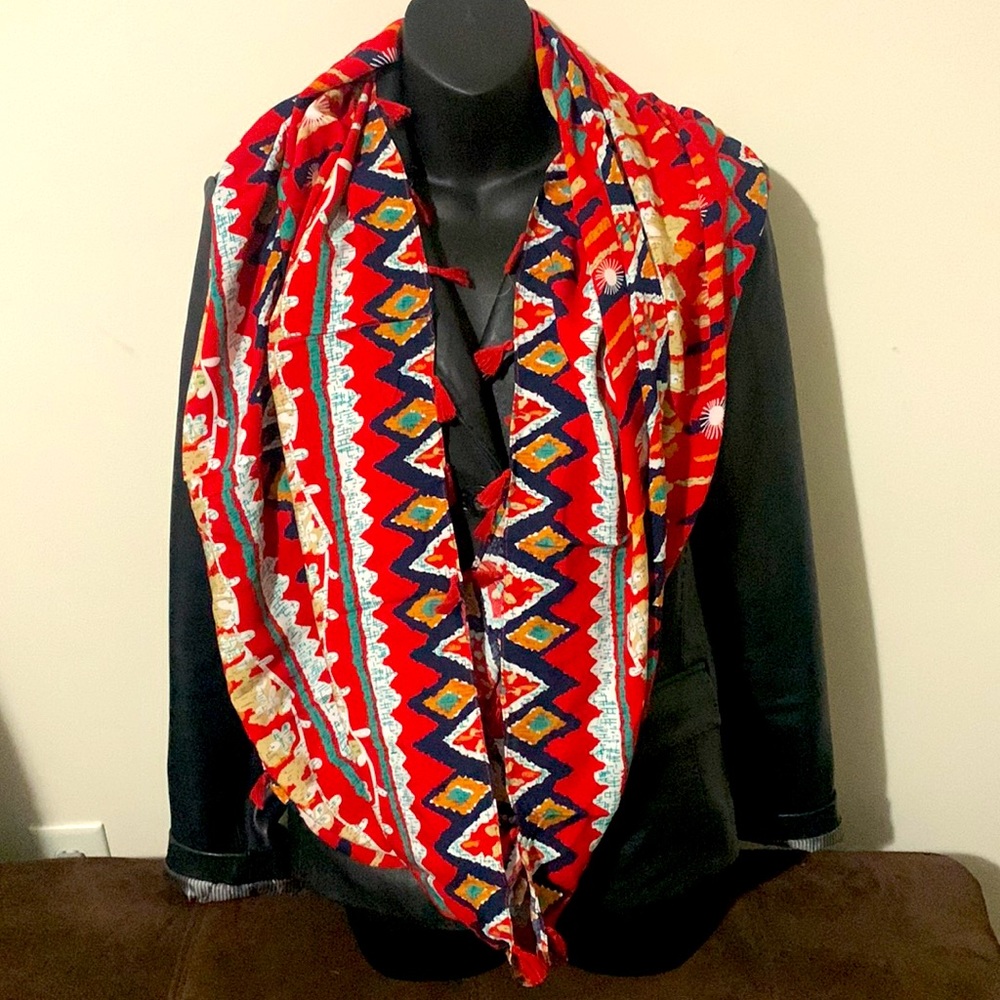 Pretty persuasion, infinity scarf with tassels